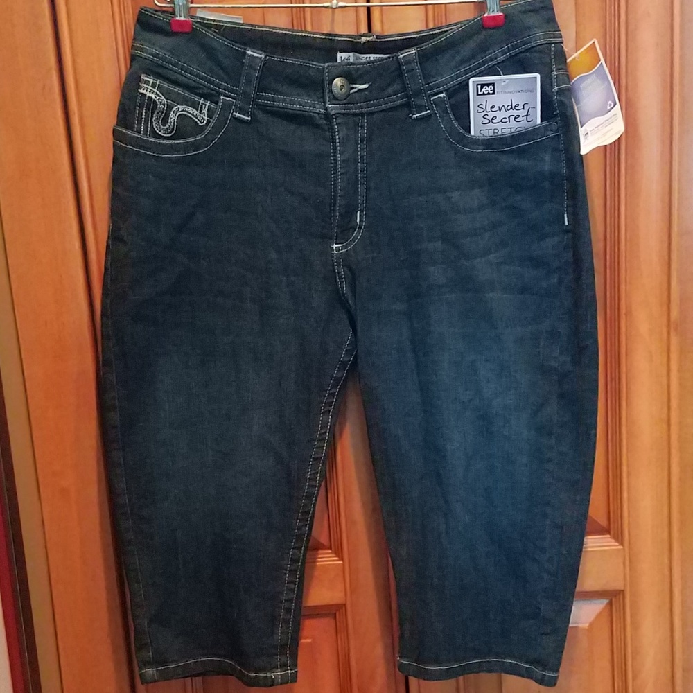 New Denim Capris with Decorative Pockets - Picture 3 of 3
